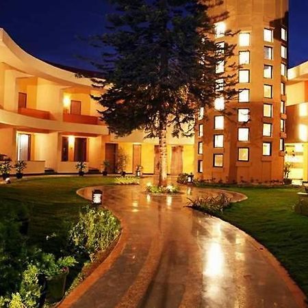 Sahil Sarovar Portico Hotel Lonavala Kültér fotó