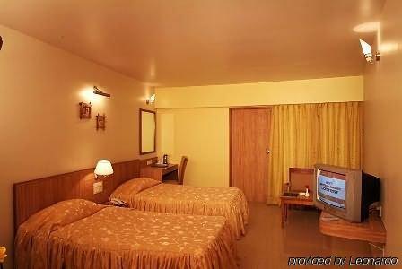 Sahil Sarovar Portico Lonavala Szoba fotó