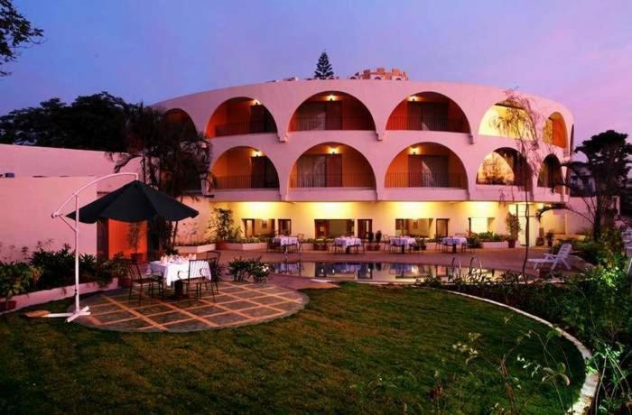 Sahil Sarovar Portico Hotel Lonavala Kültér fotó