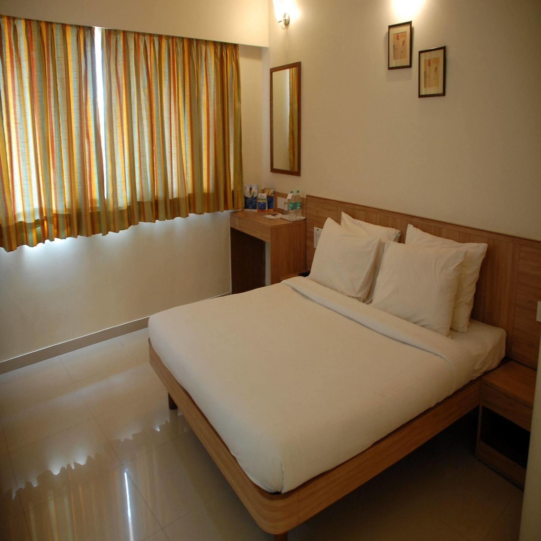 Sahil Sarovar Portico Lonavala Kültér fotó