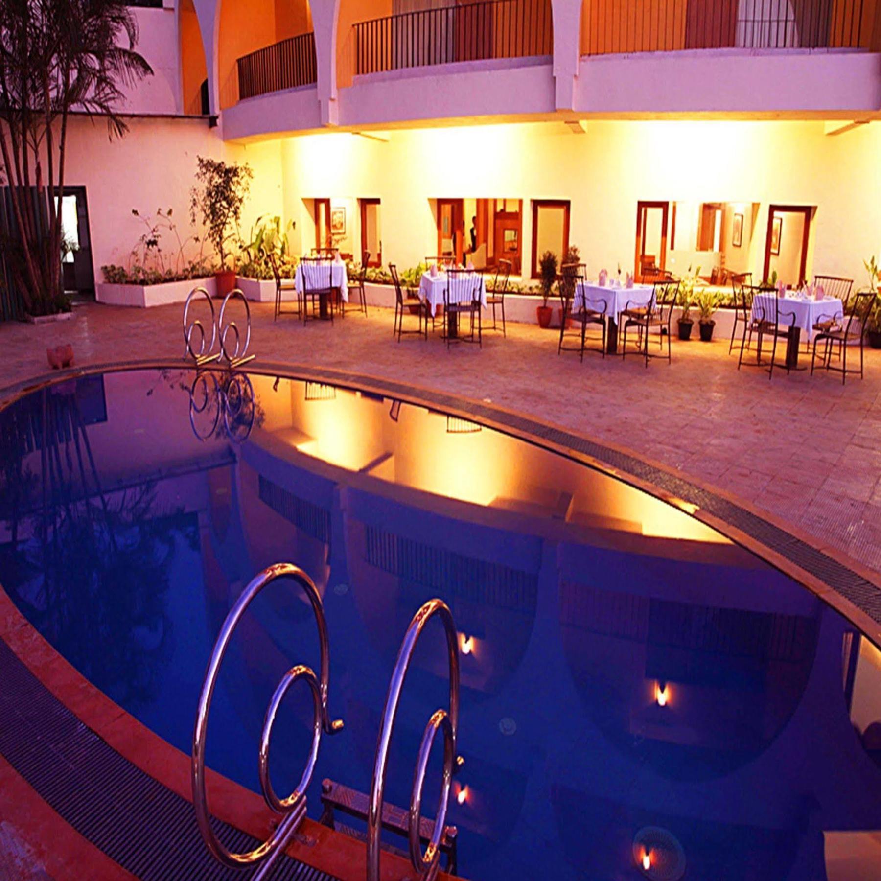 Sahil Sarovar Portico Lonavala Kültér fotó