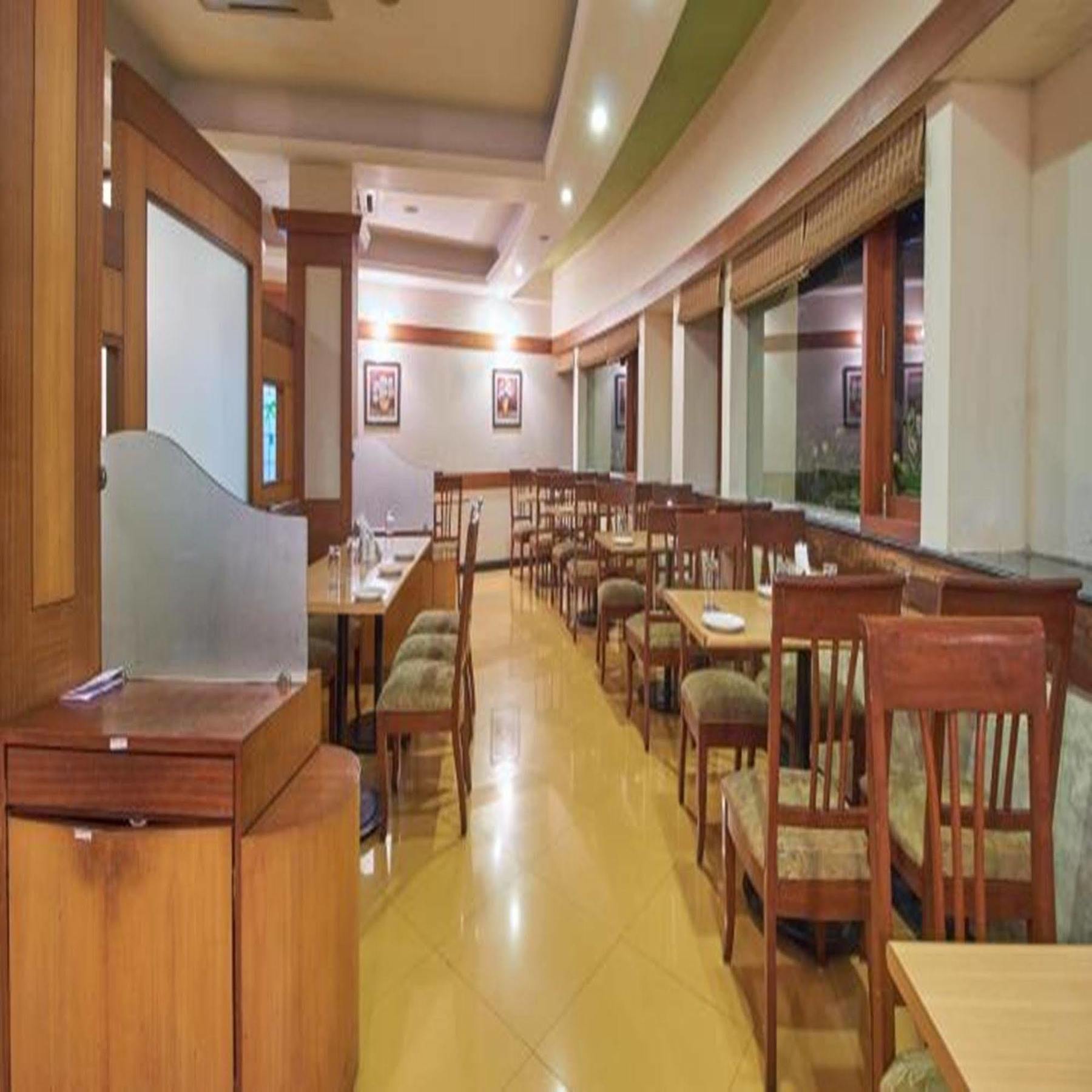 Sahil Sarovar Portico Lonavala Kültér fotó